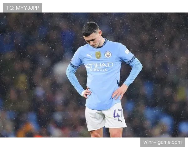 福登无畏迎战，巧妙化解场上挑战表现抢眼