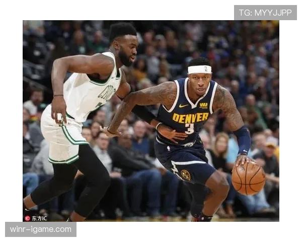 塞维利亚中路渗透战术奏效,强势突破对手防线表现抢眼 塞维利亚中路渗透战术奏效,强势突破对手防线表现抢眼