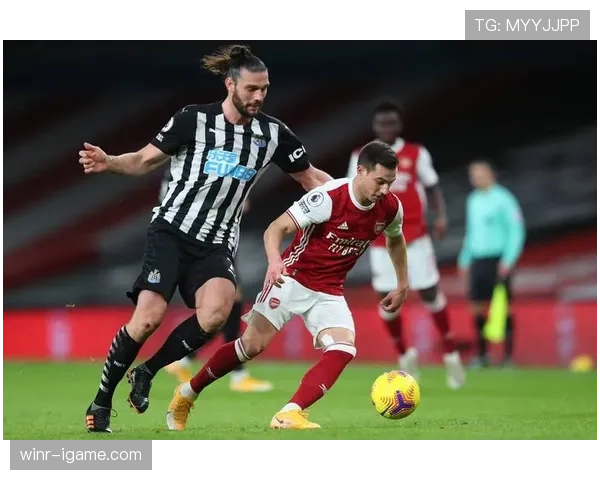 英超森林队勇夺联赛杯冠军,强势表现引关注 英超森林队勇夺联赛杯冠军,强势表现引关注