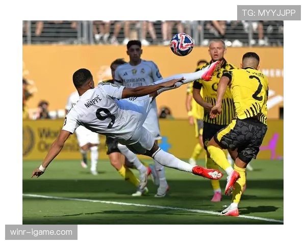 皇马中场控不住比赛问题影响扩大,对近期比赛稳定性造成考验 皇马中场控不住比赛问题影响扩大,对近期比赛稳定性造成考验